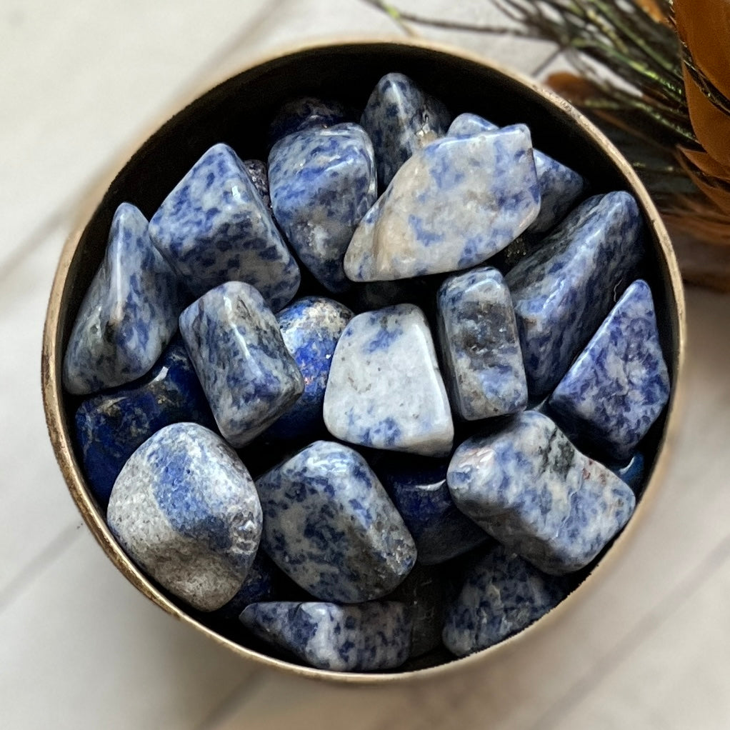 Throat Chakra Bath Salt | Self-Expression Ritual Soak with Sodalite Crystal (8oz)